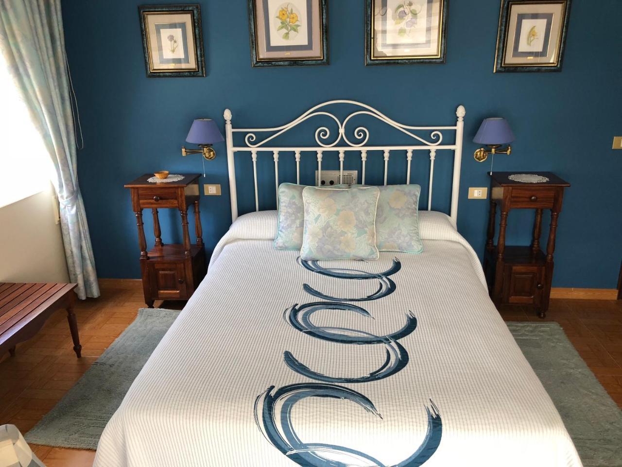 Hostal Juan Росаль Экстерьер фото