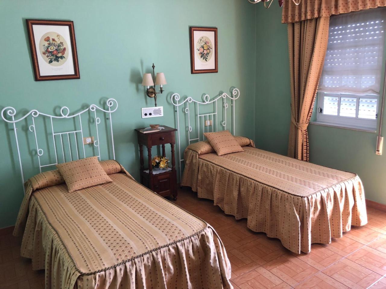 Hostal Juan Росаль Экстерьер фото
