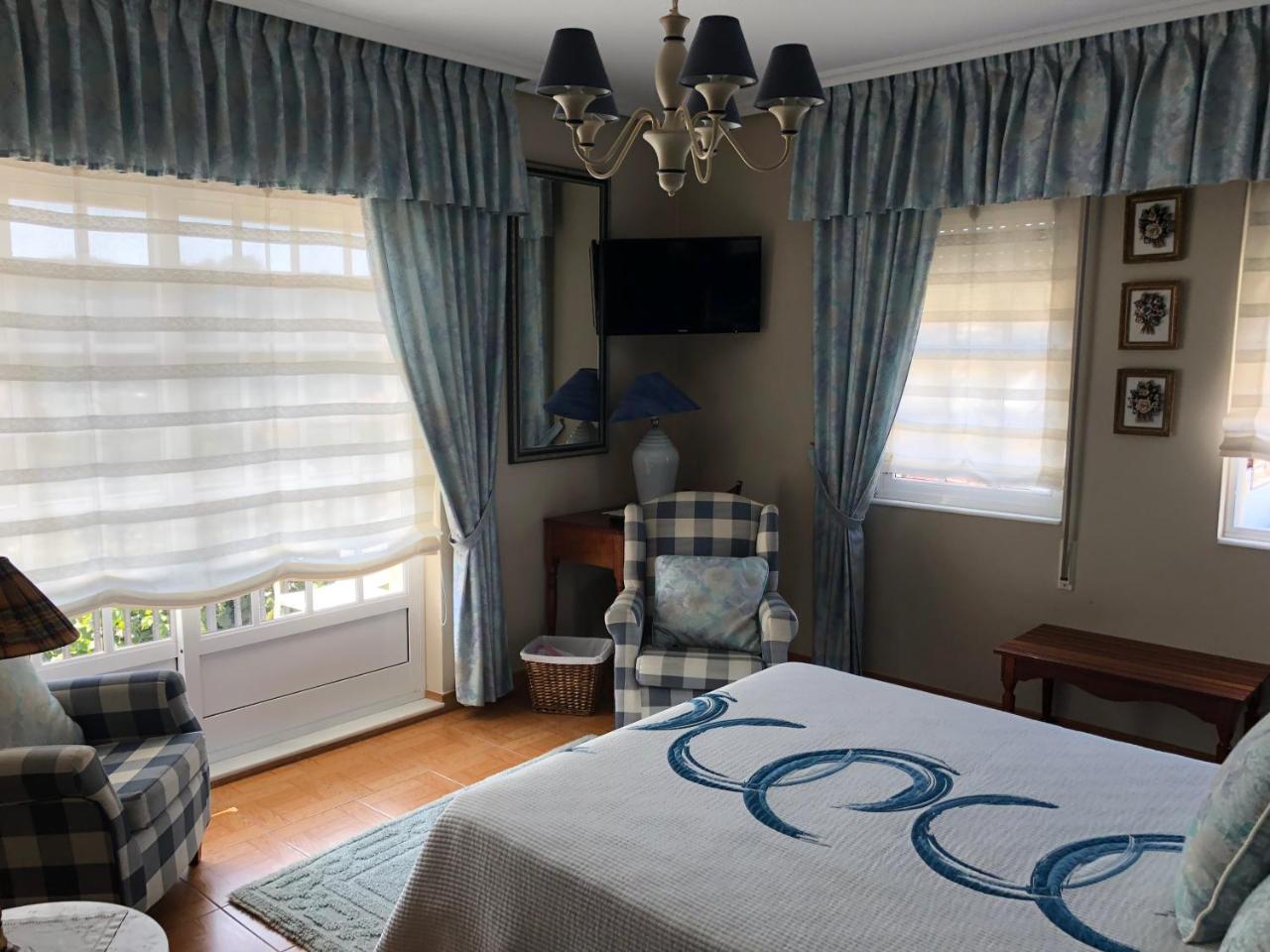 Hostal Juan Росаль Экстерьер фото